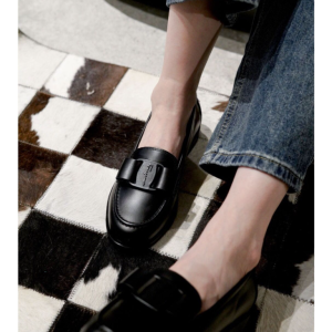 페라가모 비바 여성 로퍼 블랙 01C952 750592