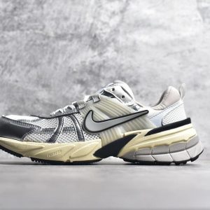 나이키 V2K 런 FD0736 100