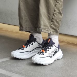 나이키 ACG 마운틴 플라이 2 로우 써밋 화이트 앤 브라이트 만다린 DV7903-001